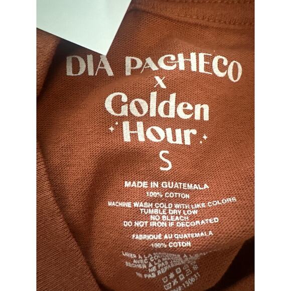 GOLDEN HOUR X Dia Pacheco Agapita
Urban Outfitters Graphic T-Shirt - Sz S - NWT - Picture 4 of 4